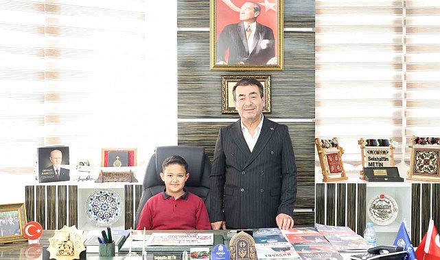 Başkan Metin koltuğunu şehit yeğenine devretti