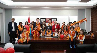 Başkan Okandan'dan miniklere Kayserispor sürprizi