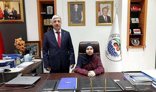 Başkan Ömeroğlu koltuğunu Rubeyda'ya emanet etti