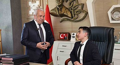 Başkan Şadi Özdemir makamını çocuklara devretti