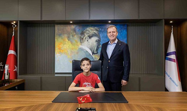 Başkan Seçer, makam koltuğunu öğrencilere bıraktı