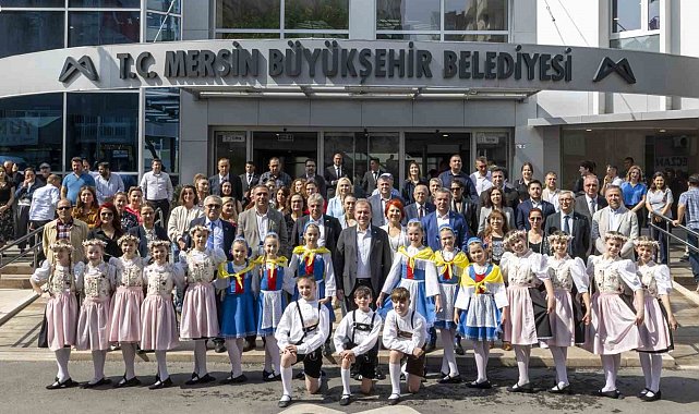 Başkan Seçer: "Mersin'in barış ve dostluk kenti olduğunu anlatın"