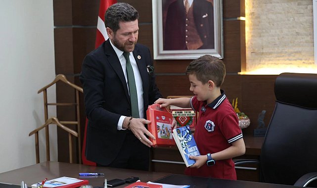 Başkan Tatık makamını iki öğrenciye devretti