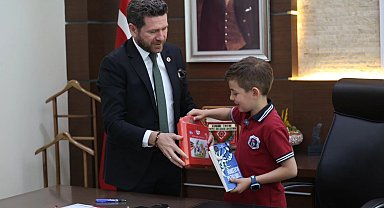 Başkan Tatık makamını iki öğrenciye devretti