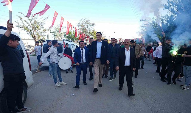 Başkan Yılmaz'a miting gibi karşılama