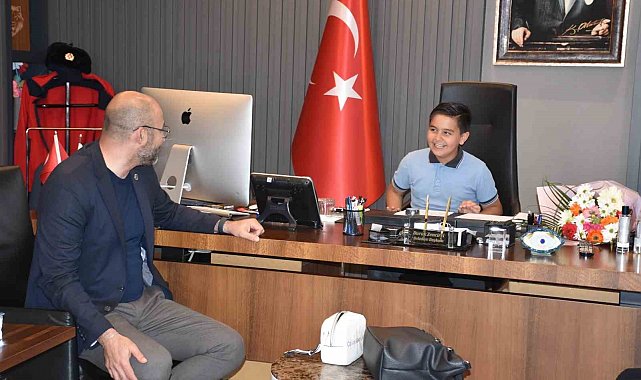 Başkan Zencirci koltuğu miniklere devretti