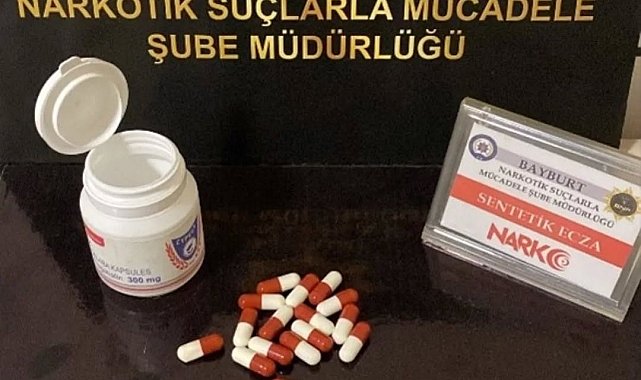 Bayburt'ta 18 adet sentetik hap ele geçirildi