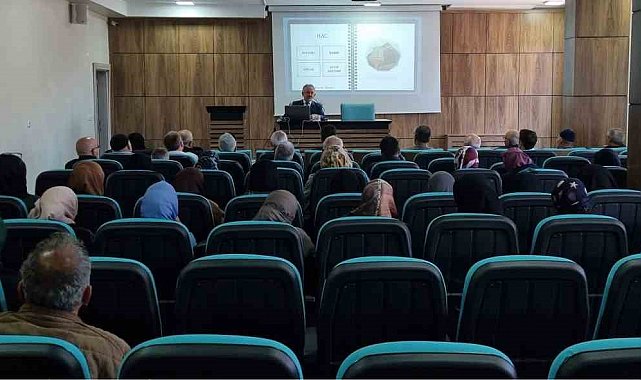 Bayburt'ta hacı adayları için seminer düzenlendi