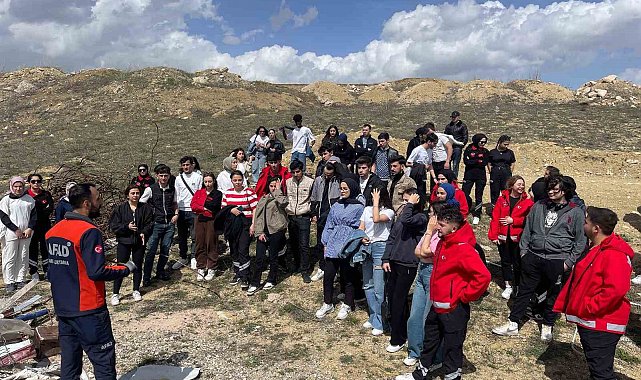 Bayburt'ta öğrencilere yönelik arama kurtarma tatbikatı gerçekleştirildi