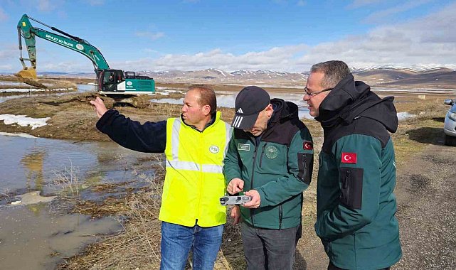 Bayburt'ta yaşanan sel taşkınlarına müdahale için Trabzon'dan iş makineleri sevk edildi