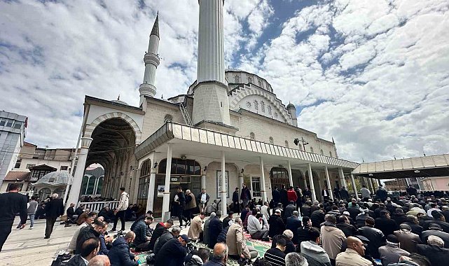 Bayram sonrası cuma namazı, yoğun katılımla kılındı