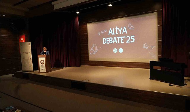 Bayrampaşa'da İngilizce münazara yarışması heyecanı