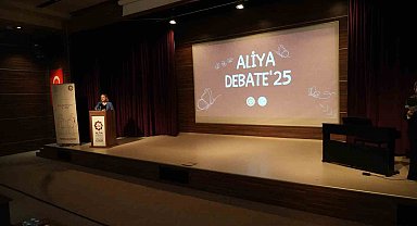 Bayrampaşa'da İngilizce münazara yarışması heyecanı