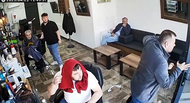 Berberde deprem paniği: Traşı bırakıp kaçtılar