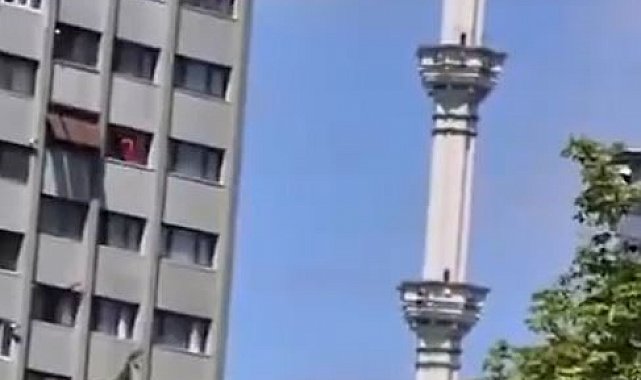 Beylikdüzü'nde minarenin sallanma anı cep telefonu kamerasında