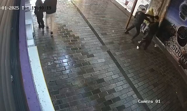 Beyoğlu'nda hareketli dakikalar: Kadına şiddet uygulayan şahsa bekçi müdahalesi