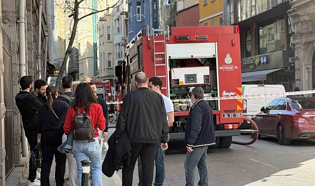 Beyoğlu'nda iş merkezinde yangın