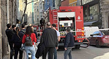 Beyoğlu'nda iş merkezinde yangın