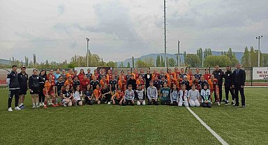 Bilecik Kolej Kız Spor Kulübü ile Galatasaray kadın futbol takımları hazırlık maçı yaptı
