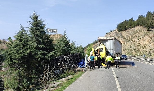 Bilecik'te 2 tırın çarpışmasını sonucu meydana gelen trafik kazasında 3 kişi yaralandı