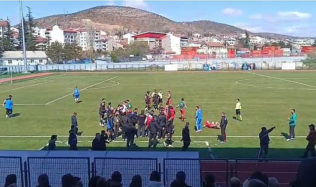 Bilecik'te amatör maçta ortalık karıştı!