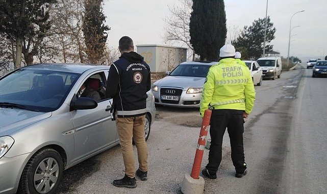 Bilecik'te araması olan 2 şüpheli yakalandı