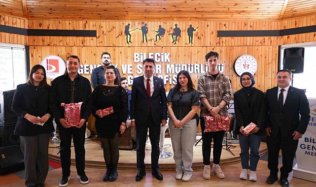 Bilecik'te genç yetenekler sahne aldı, kültür ve sanat rüzgarı esti