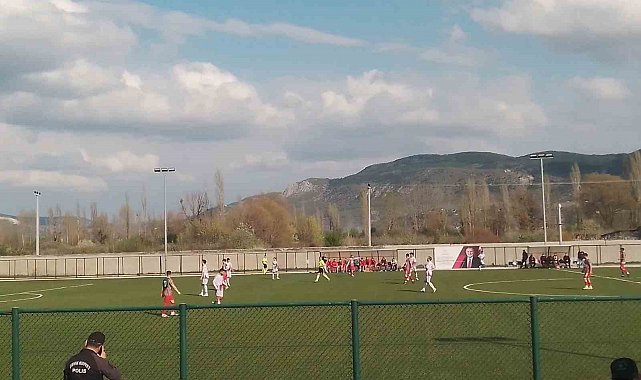 Bilecik'te hakeme kızıp, sahadan çekildiler