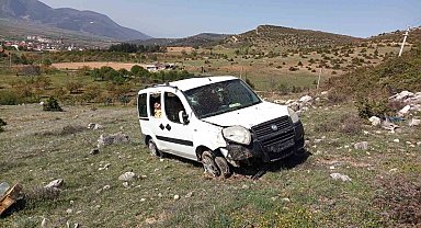 Bilecik'te kontrolden çıkan otomobil şarampole yuvarlandı: 2 yaralı