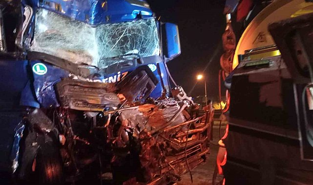 Bilecik'te öğrenci taşıyan otobüse arkadan tır çarptı; 18 kişi yaralandı