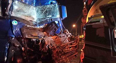 Bilecik'te öğrenci taşıyan otobüse arkadan tır çarptı; 18 kişi yaralandı