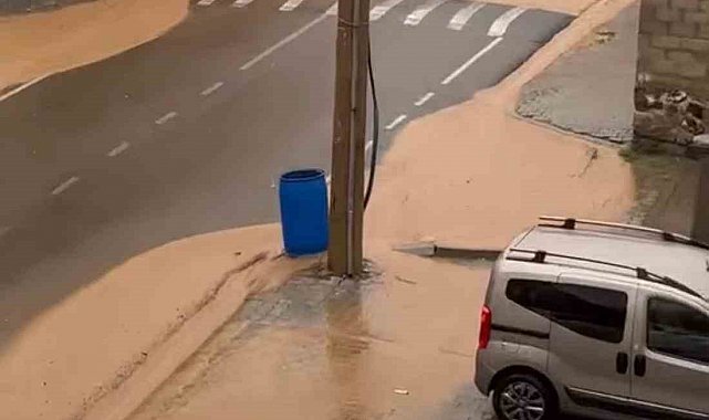 Bingöl'de sağanak sonrası caddeleri su bastı