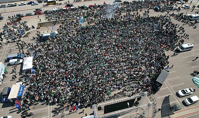 Binlerce Bursalı, şampiyonluk maçını beraber izledi