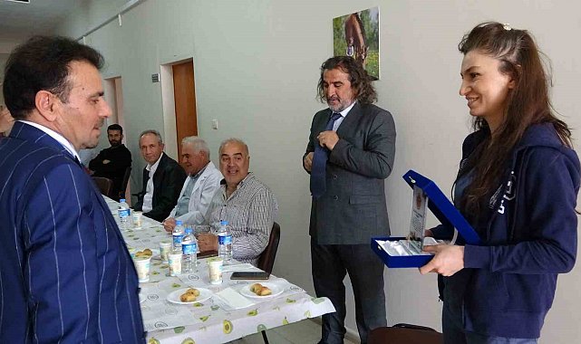 Binlerce öğrenci yetiştiren Van YYÜ'nün çınarı emekli oldu