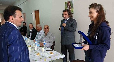 Binlerce öğrenci yetiştiren Van YYÜ'nün çınarı emekli oldu