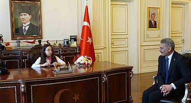 Bir günlüğüne vali olan çocuk kuraklığa dikkat çekti