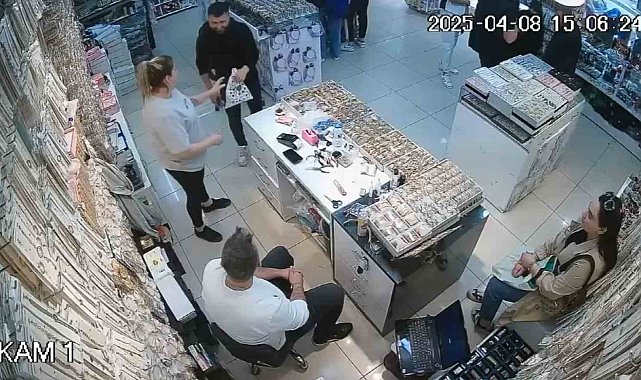 Bir poşet dolusu altını, sahiplerine teslim etti