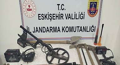 Birlikte kaçak kazı yapan 4 şüpheli suçüstü yakalandı