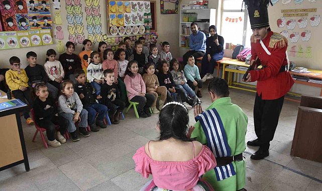 Bitlis'te 'Köyden Köye, Okuldan Okula Tiyatro' projesi