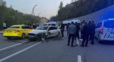 Bitlis'te otomobil ile minibüs kafa kafaya çarpıştı: 8 yaralı