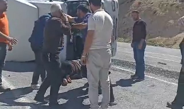 Bitlis'te tır devrildi: 2 yaralı