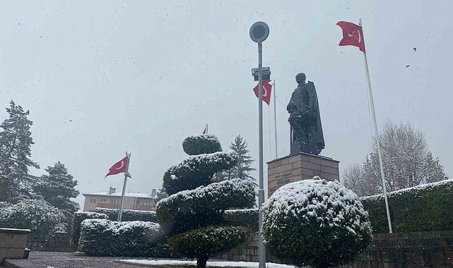 Bolu nisan ayında beyaza büründü