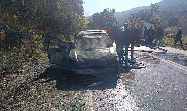 Bolu'da alev alan otomobil küle döndü