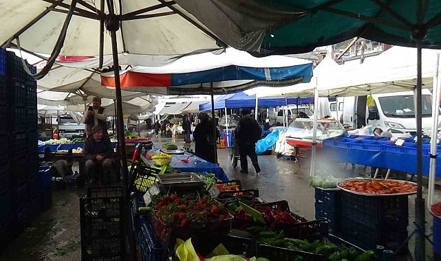 Bolu'da aniden bastıran yağmur hayatı olumsuz etkiledi