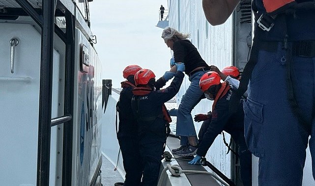 Bozcaada açıklarında yolcu gemisinde kolu kırılan yolcu tahliye edildi