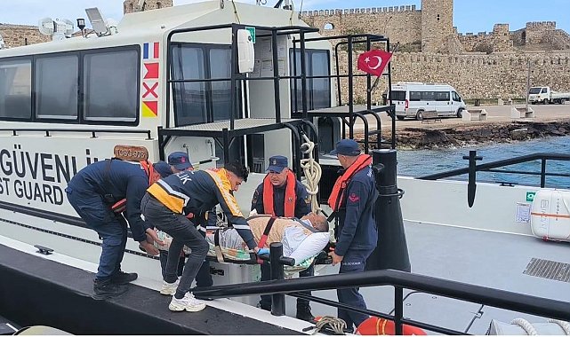 Bozcaada'da solunum yetmezliği çeken hastanın tıbbi tahliyesi Sahil Güvenlik ekiplerince gerçekleştirildi