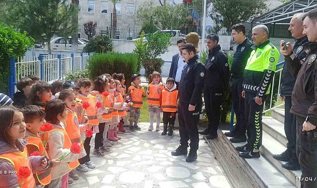Bozdoğan'da polis ekipleri minikleri ağırladı