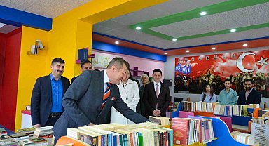 BŞEÜ'den lise öğrencilerine 236 adet kitap hediye edildi