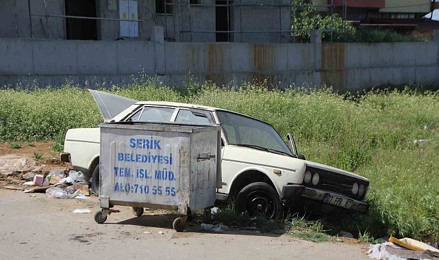Bu da oldu: Buzdolabı, televizyon derken Fiat Tofaş otomobil de çöpe atıldı