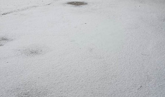 Bulanık'ta nisan karı şaşırttı